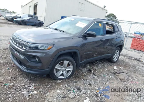 2022 Jeep Compass Latitude 4X4 z USA, uszkodzony, nr VIN 3C4NJDBB3NT215942